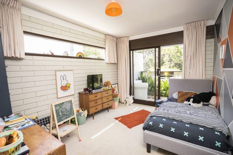 Photo of property in 28 Barlow Place, Chatswood, Auckland, 0626