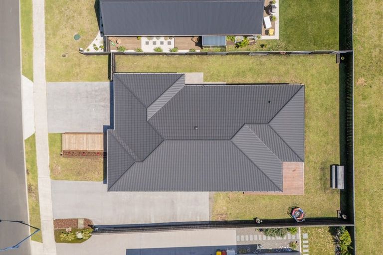 Photo of property in 10 Onerere Drive, Whitianga, 3510