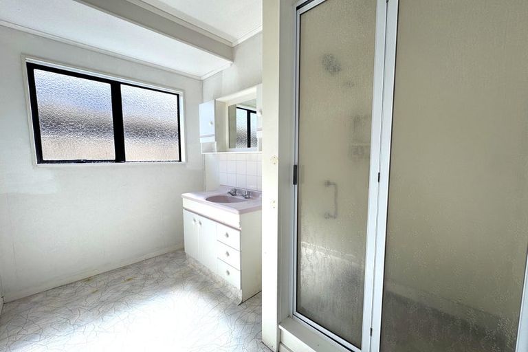 Photo of property in 1 Pinedale Parade, Milson, Palmerston North, 4414