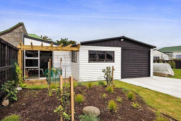 Photo of property in 56 Vogel Street, Hawera, 4610