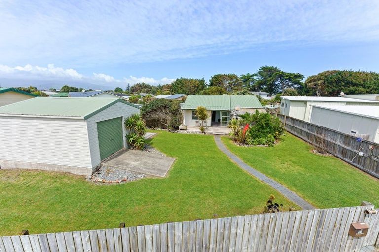 Photo of property in 19 Karaka Street, Otaki Beach, Otaki, 5512