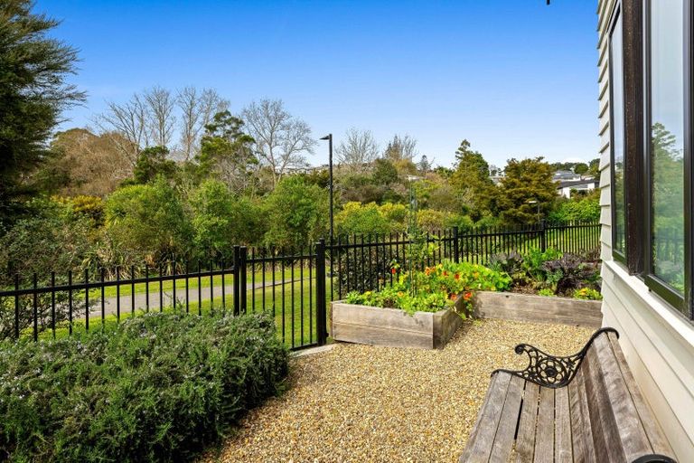 Photo of property in 14 Odlin Lane, Red Beach, 0932
