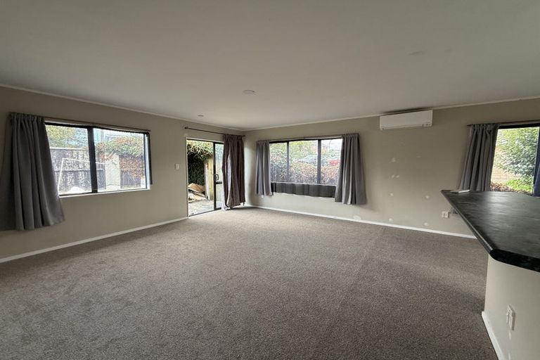 Photo of property in 122a Colwill Road, Massey, Auckland, 0614