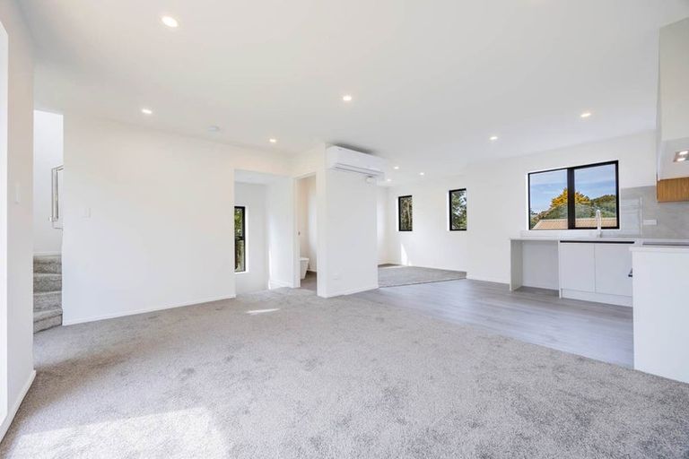 Photo of property in 3/17 Kingdale Road, Henderson, Auckland, 0610