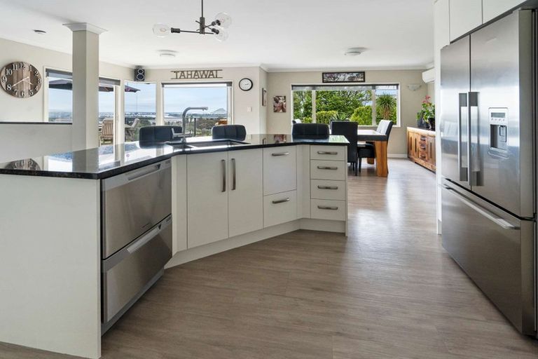 Photo of property in 14r Estates Terrace, Welcome Bay, Tauranga, 3175