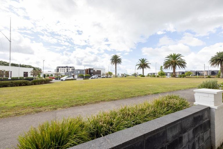 Photo of property in 10 Alexander Willis Crescent, Hobsonville, Auckland, 0616