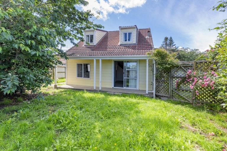 Photo of property in 2 Waimarie Park, Levin, 5510