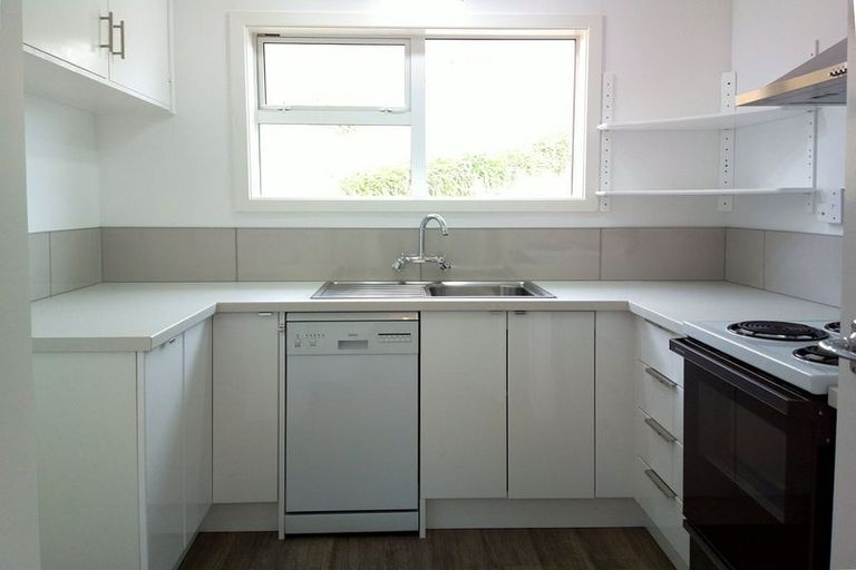 Photo of property in 1/43 Edgecombe Street, Newlands, Wellington, 6037