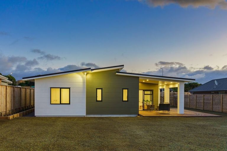 Photo of property in 166 Karuhiruhi Street, Waikanae, 5036