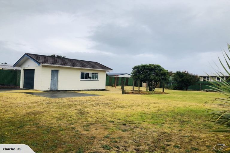 Photo of property in 15 Laird Street, Castlecliff, Whanganui, 4501