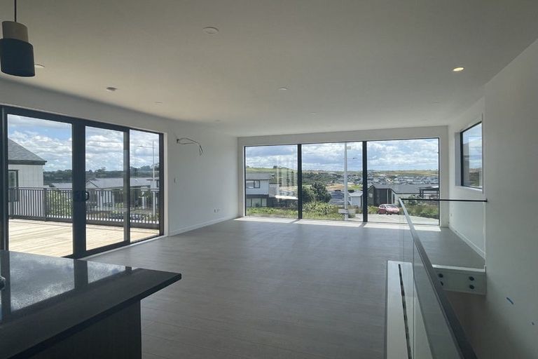 Photo of property in 22 Cavalli Road, Long Bay, Auckland, 0630