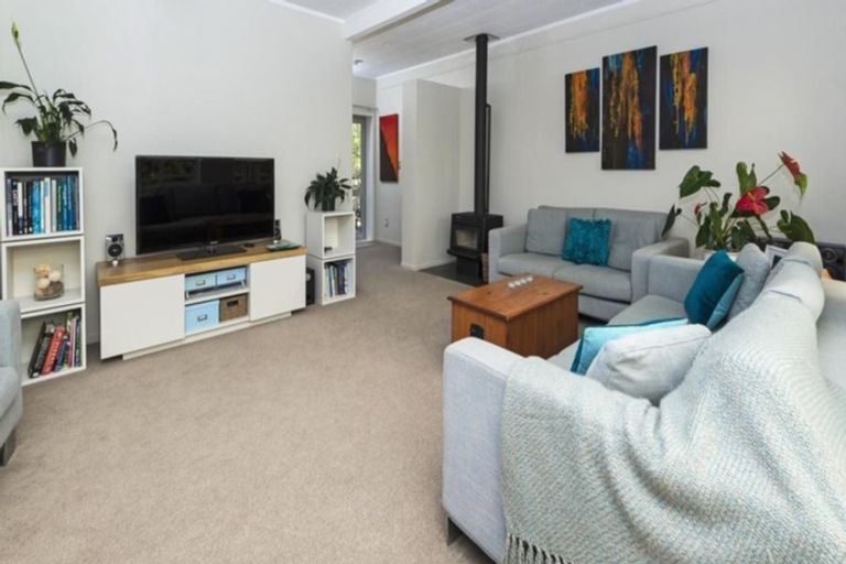 Photo of property in 8 Towra Place, Botany Downs, Auckland, 2010
