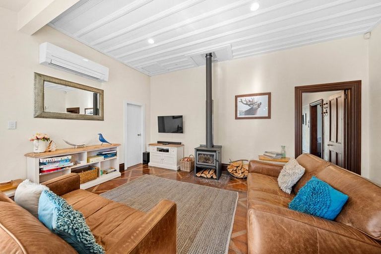 Photo of property in 102 Jellicoe Street, Martinborough, 5711