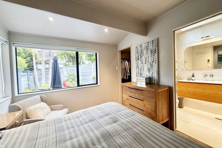 Photo of property in 15 Harper Street, Chatswood, Auckland, 0626