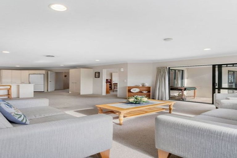 Photo of property in 12 Mohill Place, East Tamaki Heights, Auckland, 2016