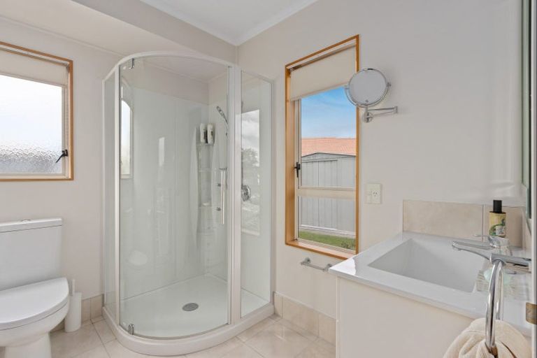 Photo of property in 9 Knightsbridge Place, Taradale, Napier, 4112