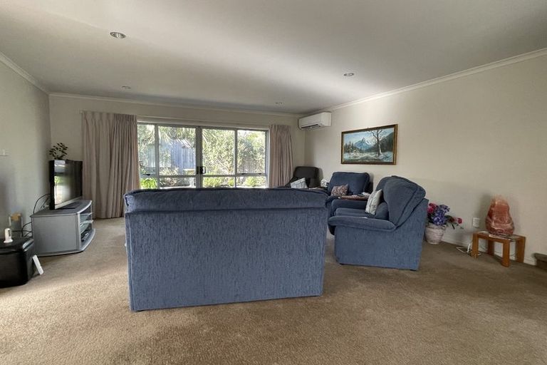 Photo of property in 29 Saltwood Street, Red Beach, 0932