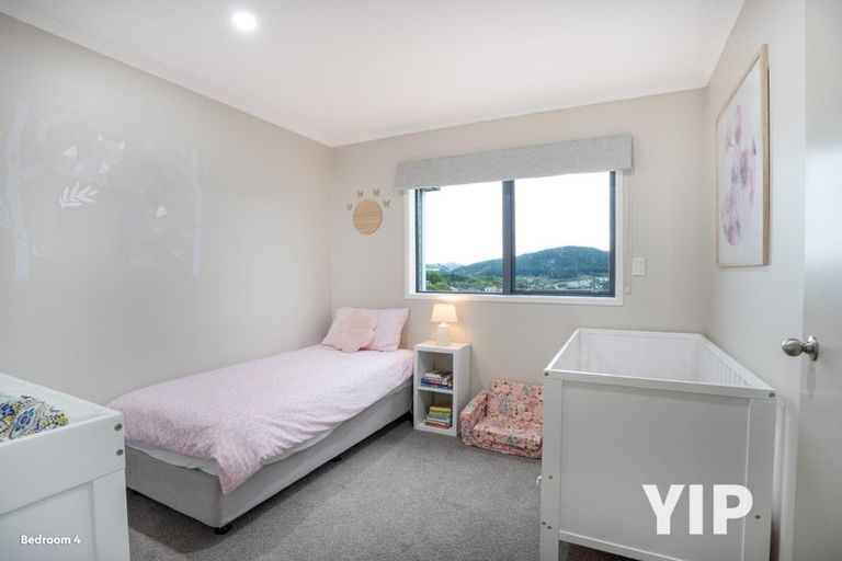 Photo of property in 140 Woodman Drive, Tawa, Wellington, 5028
