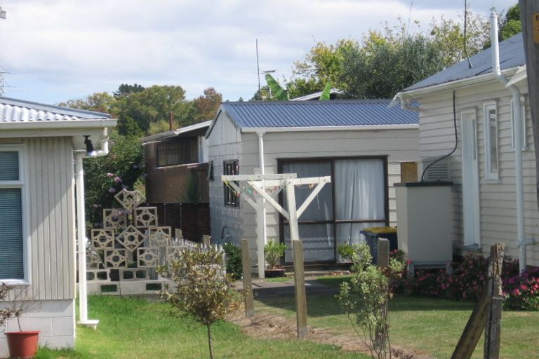 Photo of property in 48 Queen Mary Avenue, New Lynn, Auckland, 0600