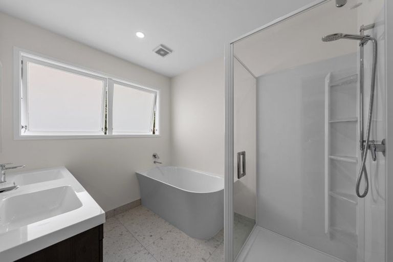 Photo of property in 4 Range Road, Swanson, Auckland, 0816
