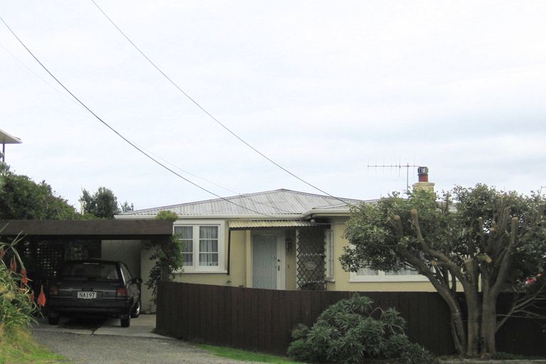 Photo of property in 124 Seaview Road, Paraparaumu Beach, Paraparaumu, 5032