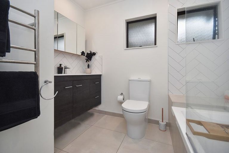Photo of property in 2/18 Evans Road, Glen Eden, Auckland, 0602