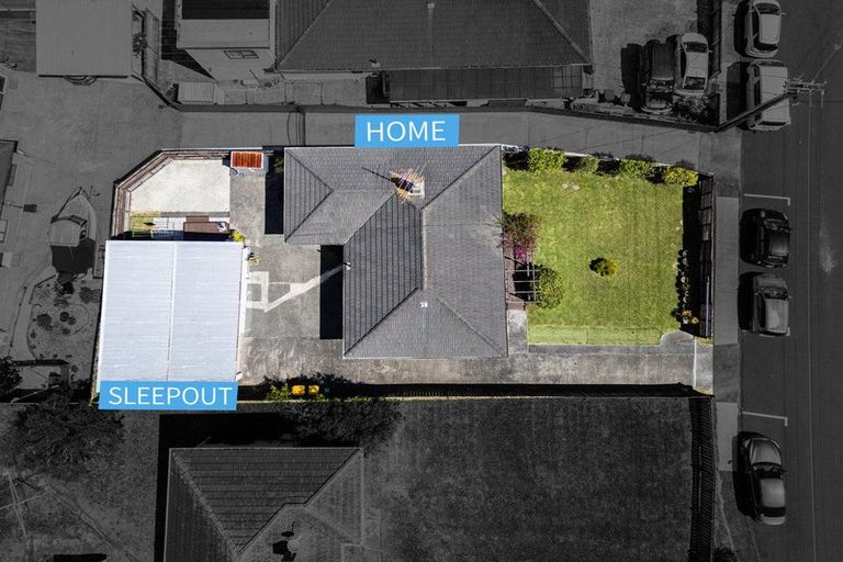 Photo of property in 82 Kelman Road, Kelston, Auckland, 0602