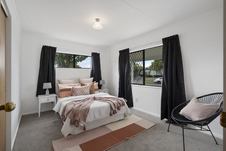 Photo of property in 69 Hillcrest Drive, Kelvin Grove, Palmerston North, 4414