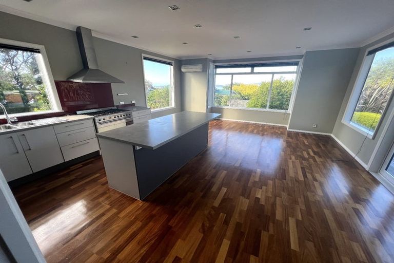 Photo of property in 28 Singers Road, Korokoro, Lower Hutt, 5012