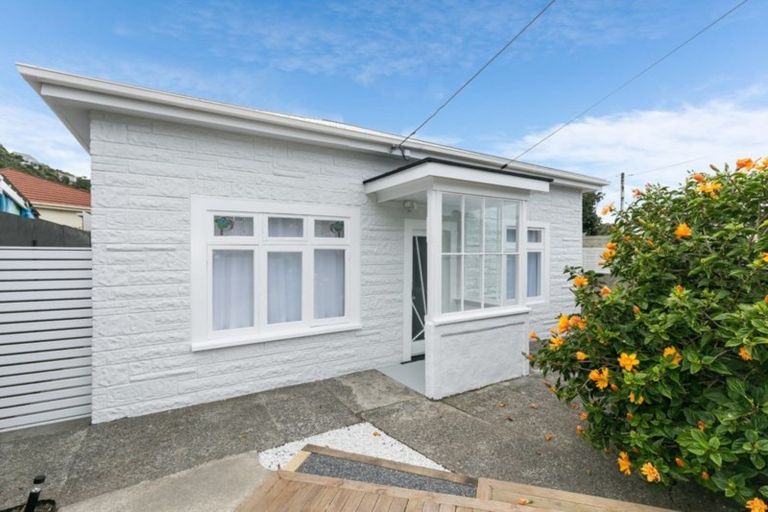 Photo of property in 40 Rua Street, Lyall Bay, Wellington, 6022