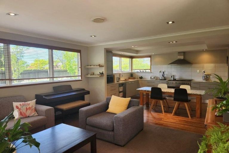 Photo of property in 1 Burrows Place, Ilam, Christchurch, 8041