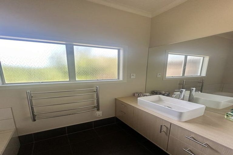 Photo of property in 28 Muritai Crescent, Havelock North, 4130