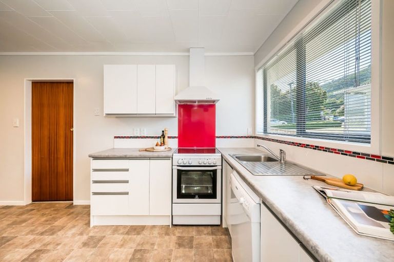 Photo of property in 8a Utauta Street, Waikanae, 5036