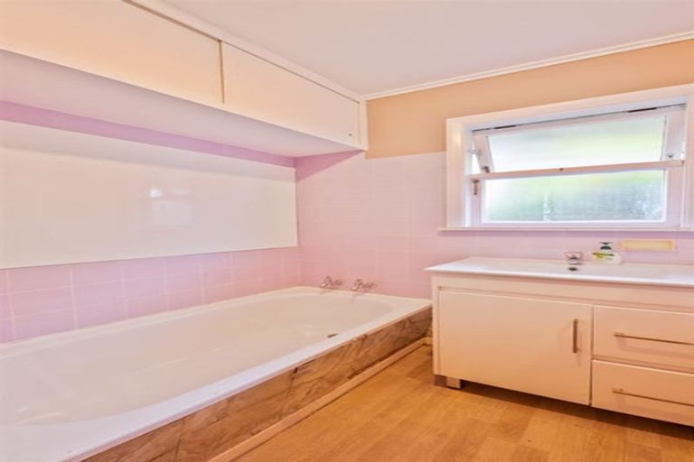 Photo of property in 28 Ellen St, 28 Ellen Street, Manurewa East, Auckland, 2102