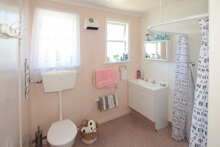 Photo of property in 4 Robertson Street, Oamaru North, Oamaru, 9400