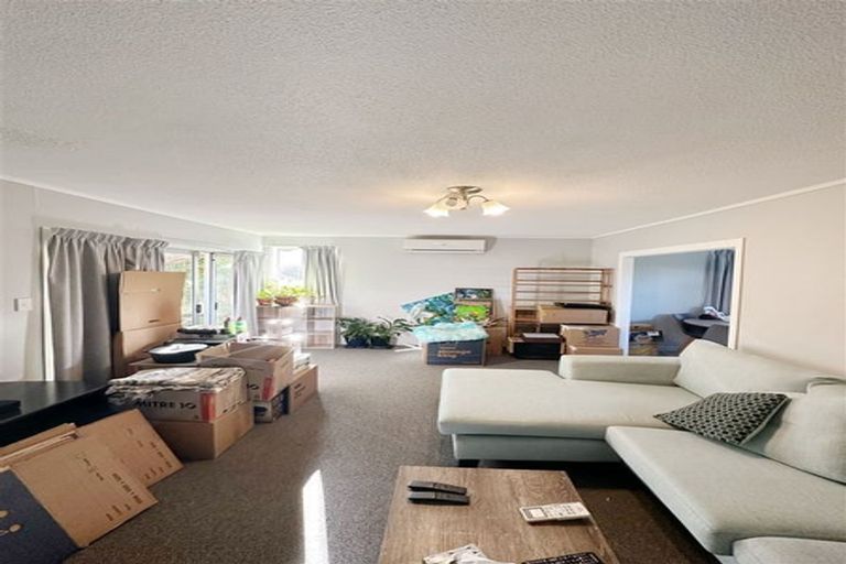 Photo of property in 104 Glendale Road, Glen Eden, Auckland, 0602