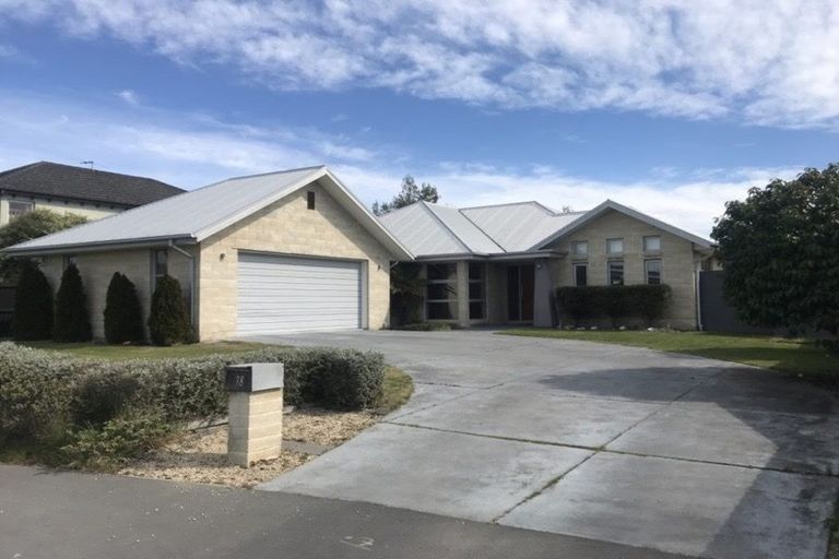 Photo of property in 18 Linkwater Way, Parklands, Christchurch, 8083