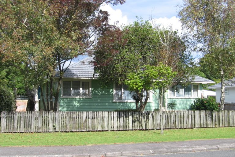 Photo of property in 8 Hereford Street, Te Atatu Peninsula, Auckland, 0610