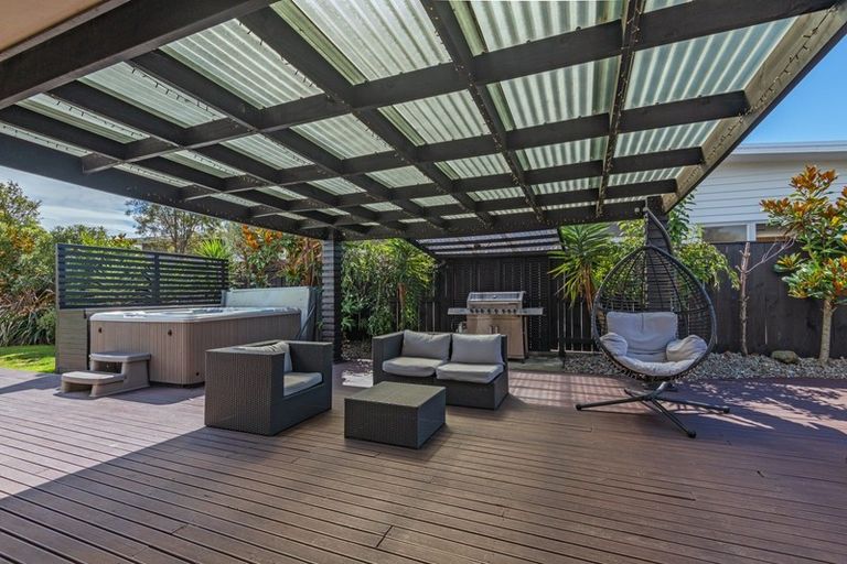 Photo of property in 5 Galea Grove, Kelvin Grove, Palmerston North, 4414