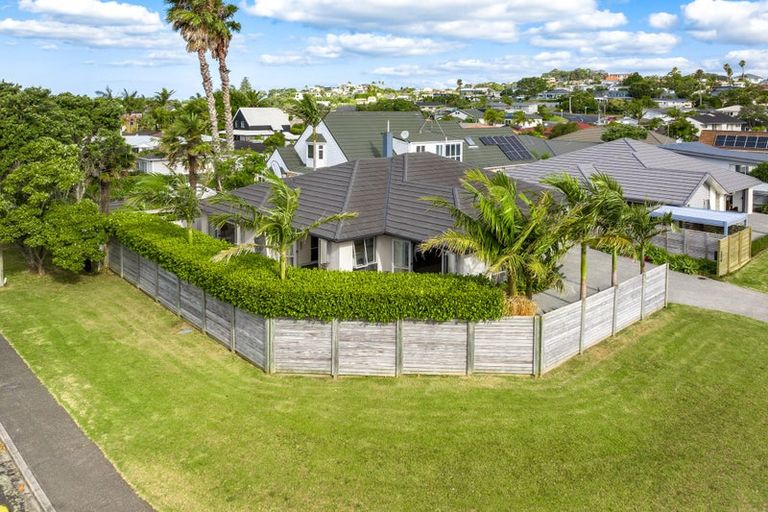Photo of property in 7 Laurie Street, Red Beach, 0932