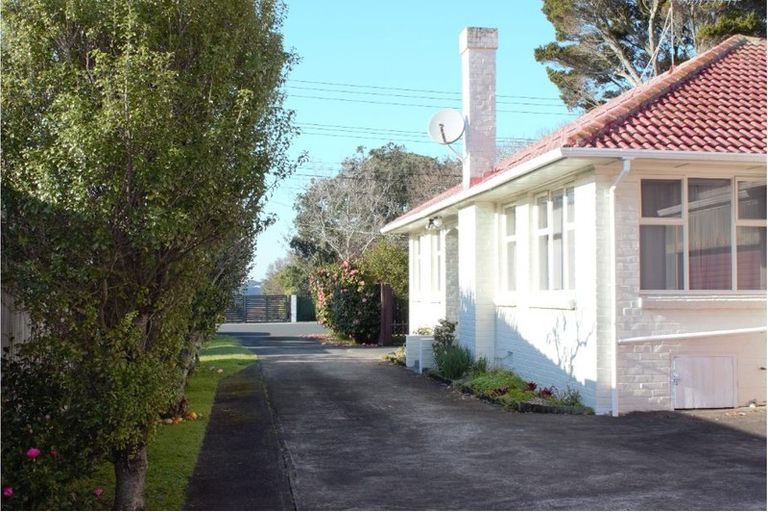 Photo of property in 1/143 Shakespeare Road, Milford, Auckland, 0620