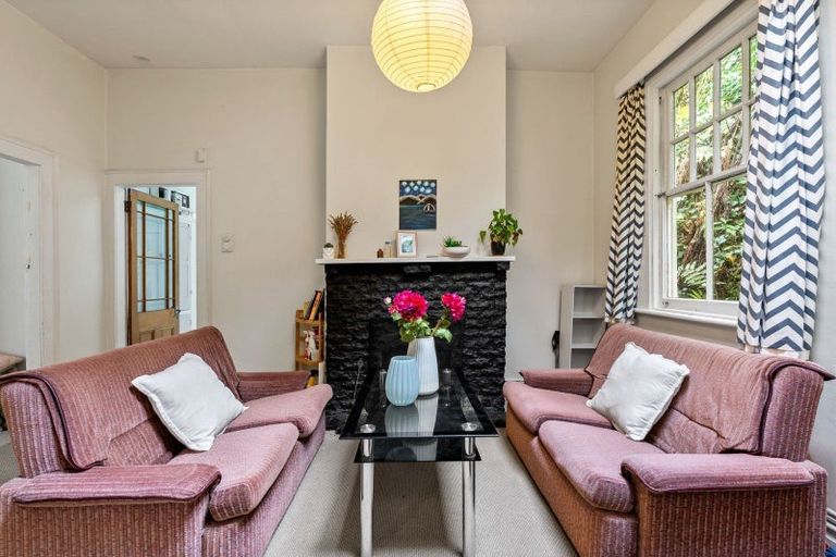 Photo of property in 8 Northland Road, Northland, Wellington, 6012