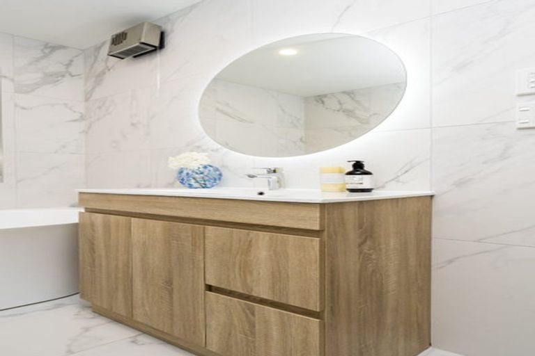 Photo of property in 29d Mackenzie Street, Te Atatu South, Auckland, 0610