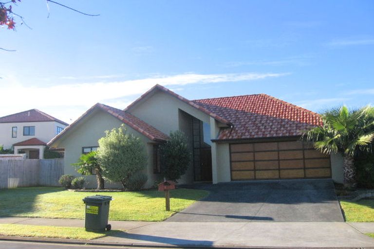 Photo of property in 1 Nad Place, East Tamaki Heights, Auckland, 2016