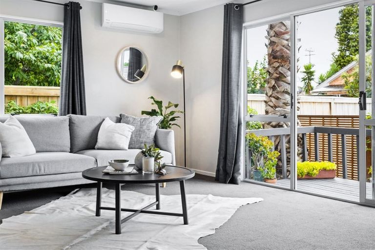 Photo of property in 60 Taikata Road, Te Atatu Peninsula, Auckland, 0610