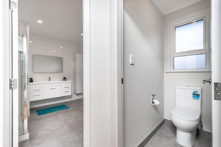 Photo of property in 52 Kiwi Crescent, Tawa, Wellington, 5028