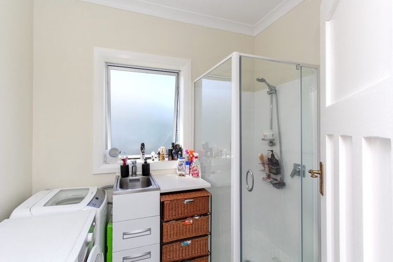 Photo of property in 14 Calvert Road, Moturoa, New Plymouth, 4310