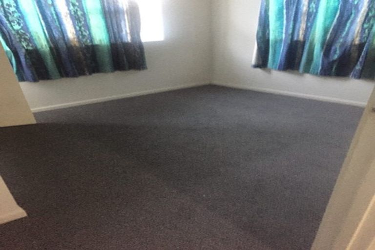 Photo of property in 2/56 Northcote Road, Northcote, Auckland, 0627