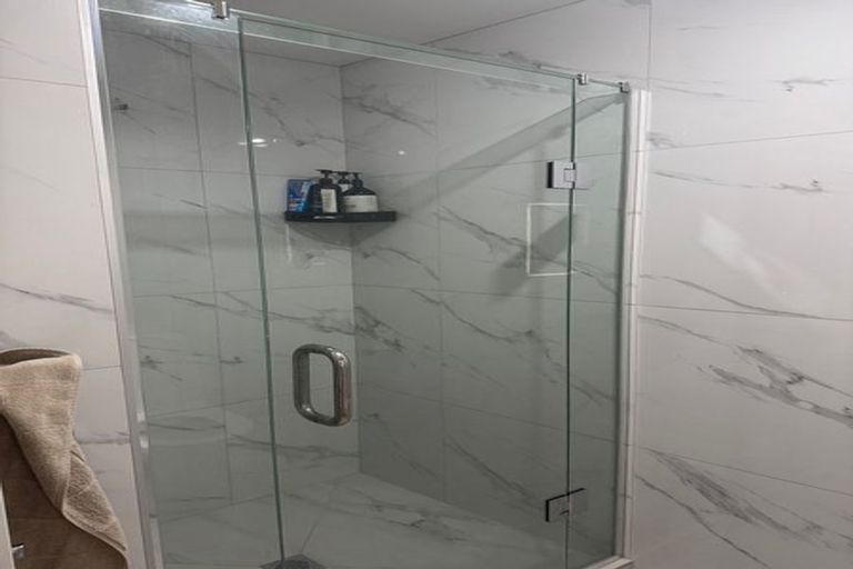 Photo of property in 5/9 Flanshaw Road, Te Atatu South, Auckland, 0610