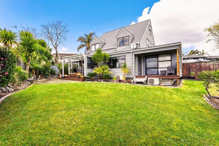 Photo of property in 158 Luckens Road, West Harbour, Auckland, 0618